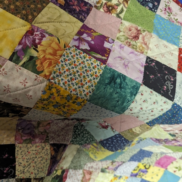Handmade patchwork quilt - Picture 3 of 7